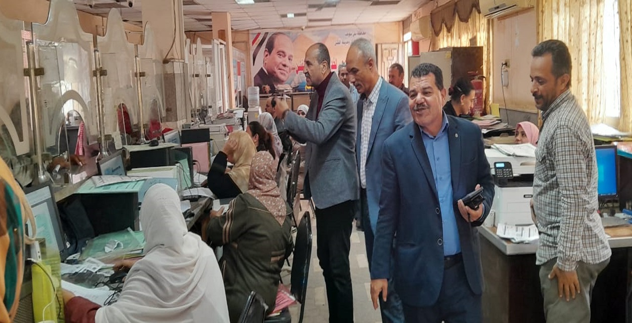 السكرتير العام المساعد يتفقد منظومة العمل بملفات التصالح في الفشن